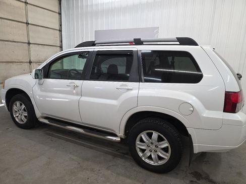 Used 2011 Mitsubishi Endeavor LS image 7
