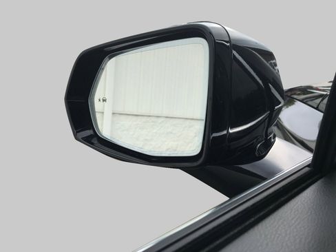 Certified 2025 Cadillac XT6 Premium Luxury image 17