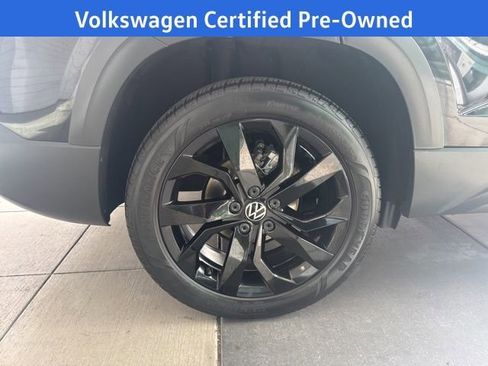 Certified 2023 Volkswagen Taos SE w/ Panoramic Sunroof Package image 15