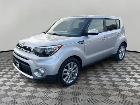 Used 2017 Kia Soul + FWD image 2