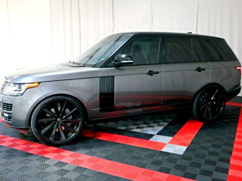 Used 2017 Land Rover Range Rover Supercharged AWD/4WD image 3