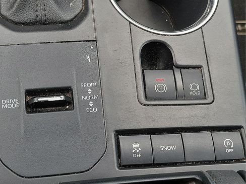Used 2022 Toyota Highlander XSE FWD image 16