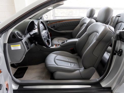 Used 2007 Mercedes-Benz CLK 350 Cabriolet image 12