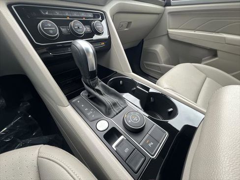 Used 2022 Volkswagen Atlas SE w/ Panoramic Sunroof Package image 19