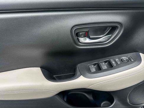 Used 2025 Honda HR-V LX image 16