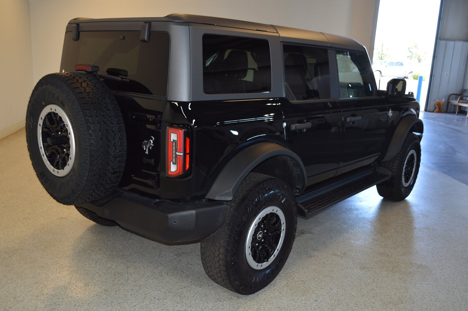 Used 2026 Ford Bronco Outer Banks w/ Sasquatch Package AWD/4WD image 3