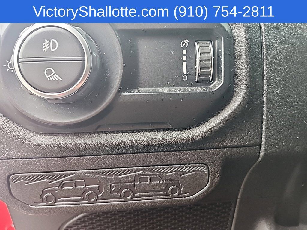 Used 2025 Jeep Gladiator Sport AWD/4WD image 14