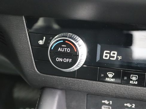 Used 2025 Mitsubishi Outlander SE AWD/4WD image 14