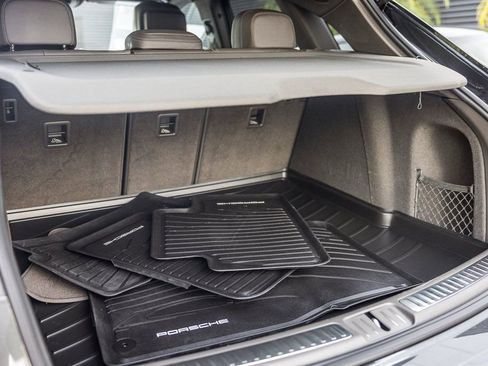 Certified 2025 Porsche Macan image 14