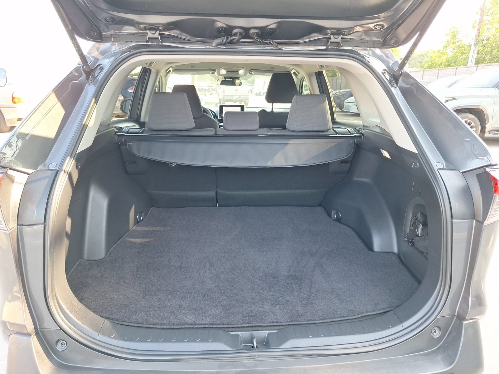 Used 2024 Toyota RAV4 XLE AWD/4WD image 37