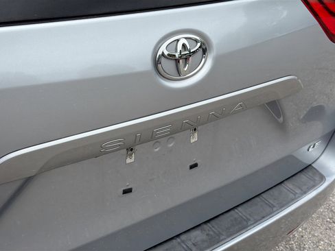 Used 2015 Toyota Sienna LE image 11