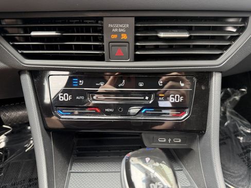Used 2025 Volkswagen Jetta SEL FWD image 22