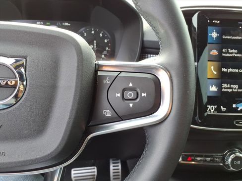 Used 2022 Volvo XC40 T5 R-Design w/ Climate Package image 14