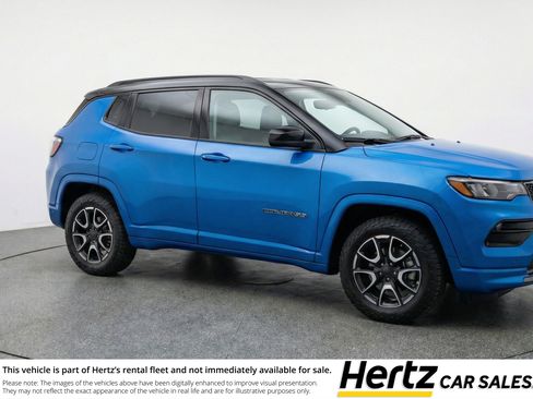 Used 2025 Jeep Compass Trailhawk image 1