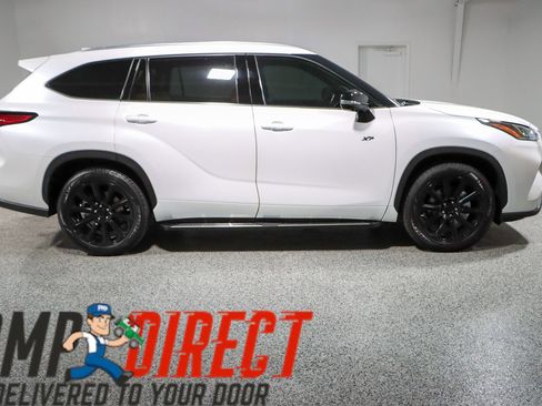 Used 2023 Toyota Highlander Platinum FWD image 6