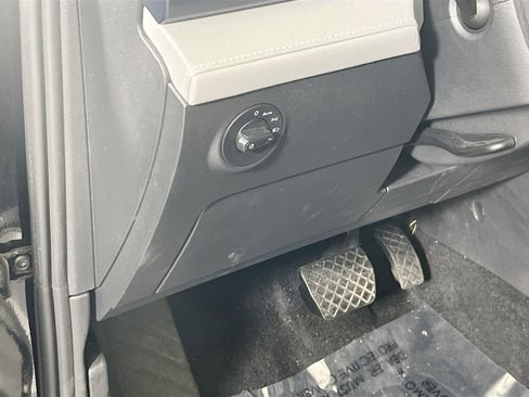 Used 2023 Volkswagen Taos SE image 10