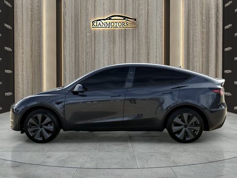 Used 2024 Tesla Model Y Long Range image 11