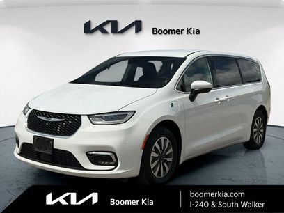 Used 2023 Chrysler Pacifica Touring-L