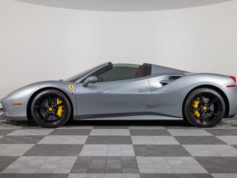 Used 2019 Ferrari 488 Spider image 15
