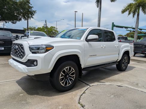 Used 2023 Toyota Tacoma TRD Sport AWD/4WD image 7