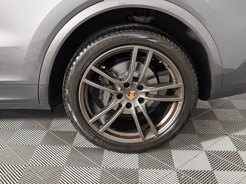Certified 2021 Porsche Cayenne S AWD/4WD image 12