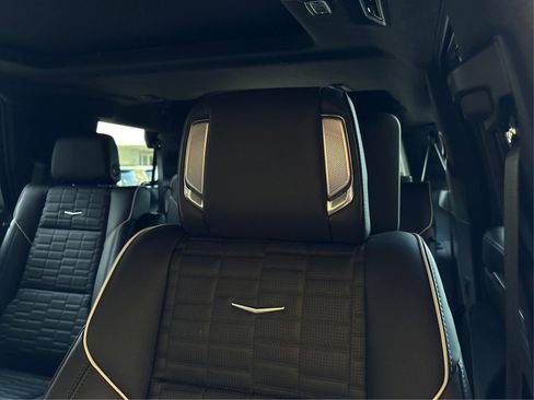 New 2026 Cadillac Escalade Platinum Sport w/ LPO, ONYX Package image 32