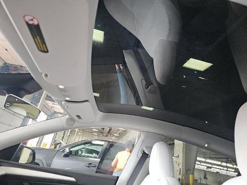 Used 2024 Tesla Model Y Long Range image 8