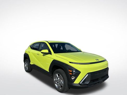 Used 2024 Hyundai Kona SE image 3