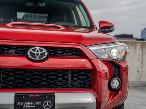 Used 2018 Toyota 4Runner TRD Off-Road Premium AWD/4WD image 8