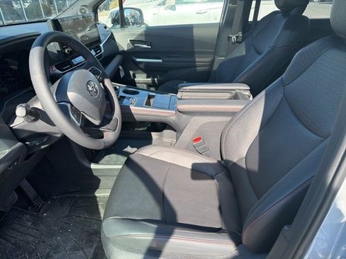 Used 2026 Toyota Sienna XSE image 5