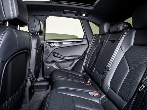 Certified 2025 Porsche Macan image 17