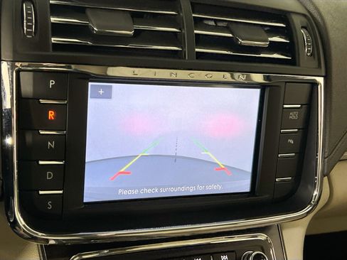 Used 2020 Lincoln Continental AWD w/ Premium Package image 14