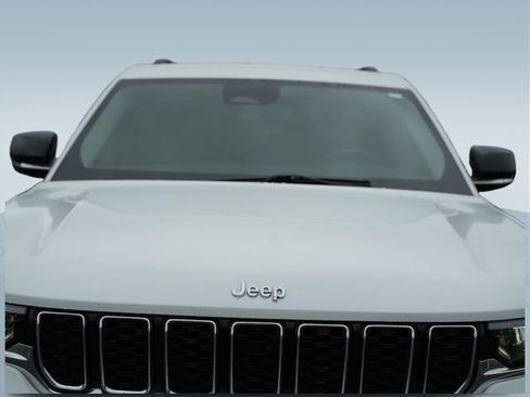 Used 2023 Jeep Grand Cherokee L Limited AWD/4WD image 39