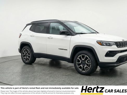Used 2025 Jeep Compass Trailhawk image 1