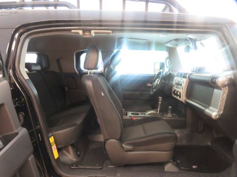 Used 2014 Toyota FJ Cruiser 4WD w/ Upgrade Package image 29