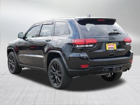 Used 2022 Jeep Grand Cherokee Laredo X AWD/4WD image 5