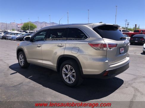 Used 2014 Toyota Highlander XLE FWD image 6