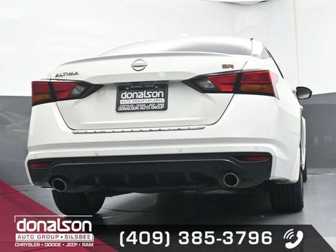 Used 2023 Nissan Altima 2.5 SR FWD image 16