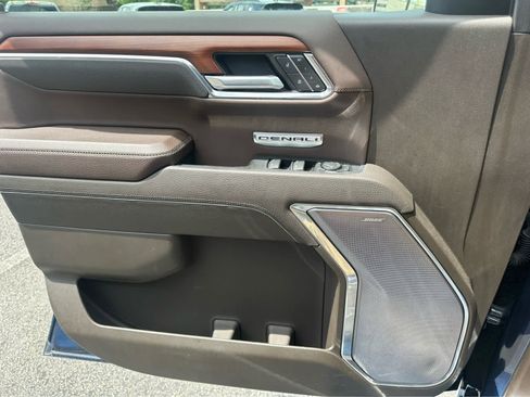 Used 2023 GMC Sierra 1500 Denali w/ Technology Package AWD/4WD image 17