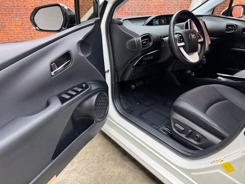 Used 2019 Toyota Prius Prime FWD image 8