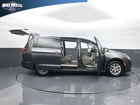 Used 2020 Chrysler Pacifica Touring w/ Advanced Safetytec Group FWD image 27