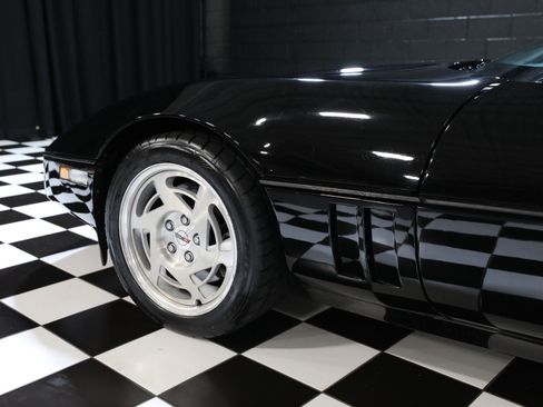 Used 1990 Chevrolet Corvette ZR-1 RWD image 32