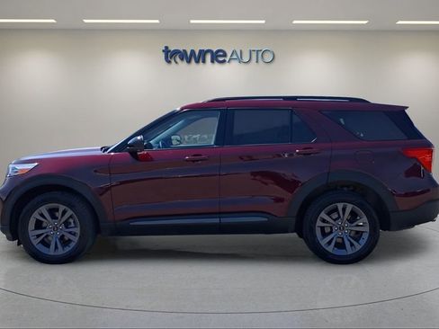 Used 2022 Ford Explorer XLT w/ Equipment Group 202A AWD/4WD image 2