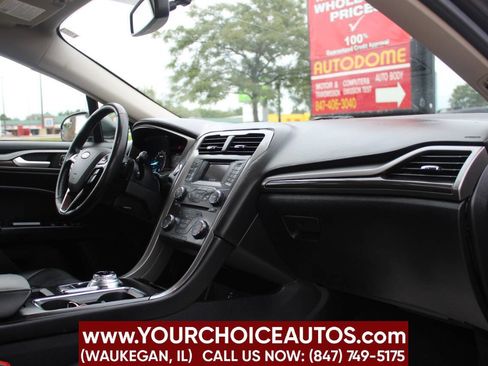 Used 2017 Ford Fusion SE image 12