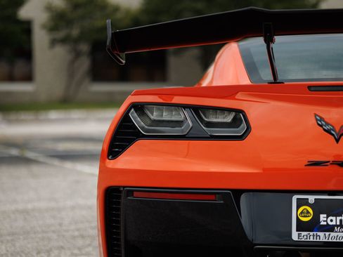 Used 2019 Chevrolet Corvette ZR1 RWD image 31
