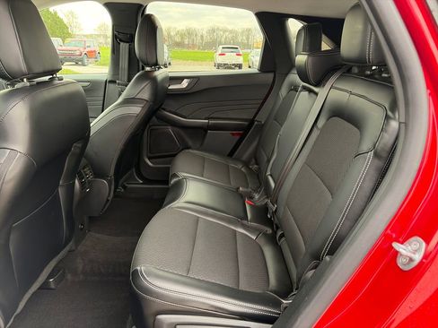 Used 2025 Ford Escape SE w/ Class II Trailer Tow Package image 27