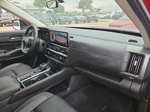 Used 2026 Nissan Pathfinder SL FWD image 24
