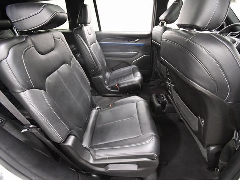 Used 2023 Jeep Grand Cherokee L Overland image 18