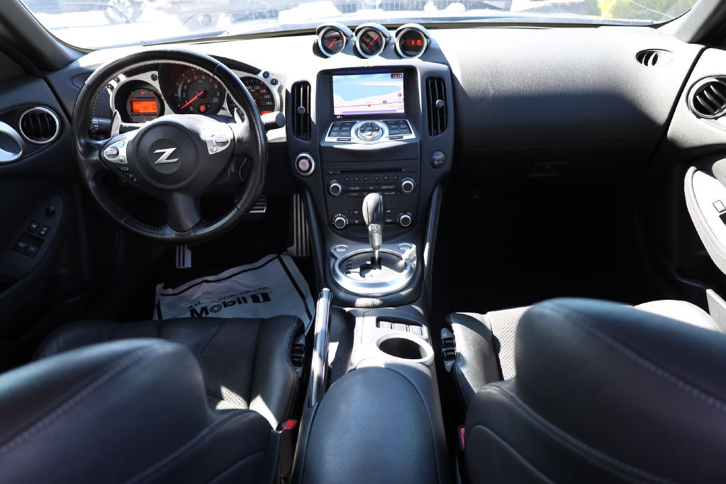 Used 2013 Nissan 370Z Touring RWD image 17