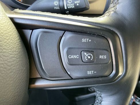 Used 2020 Jeep Wrangler Sport image 32